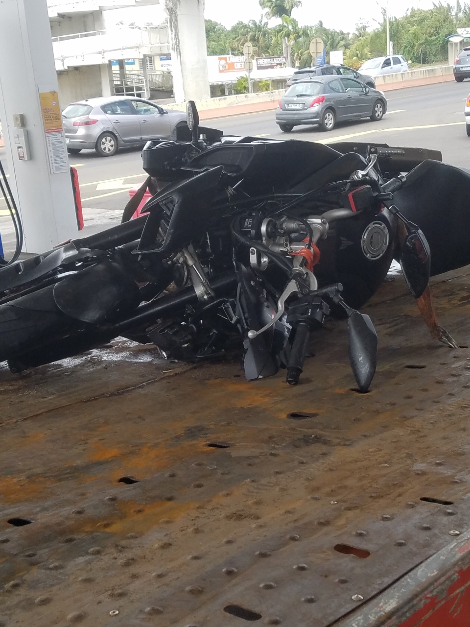 La Yamaha MT-10 du pilote