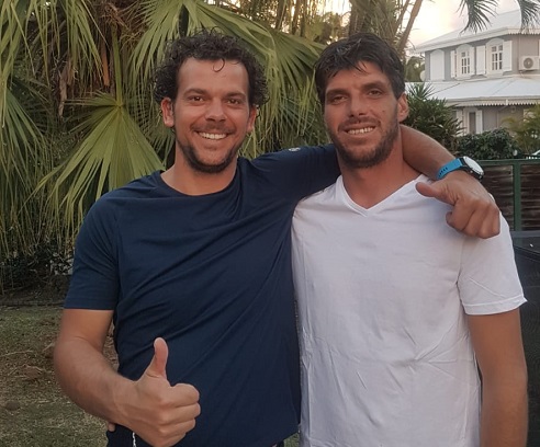 Charles Gate (t-shirt bleu) et Orion Martin remportent la Cata Raid 2019