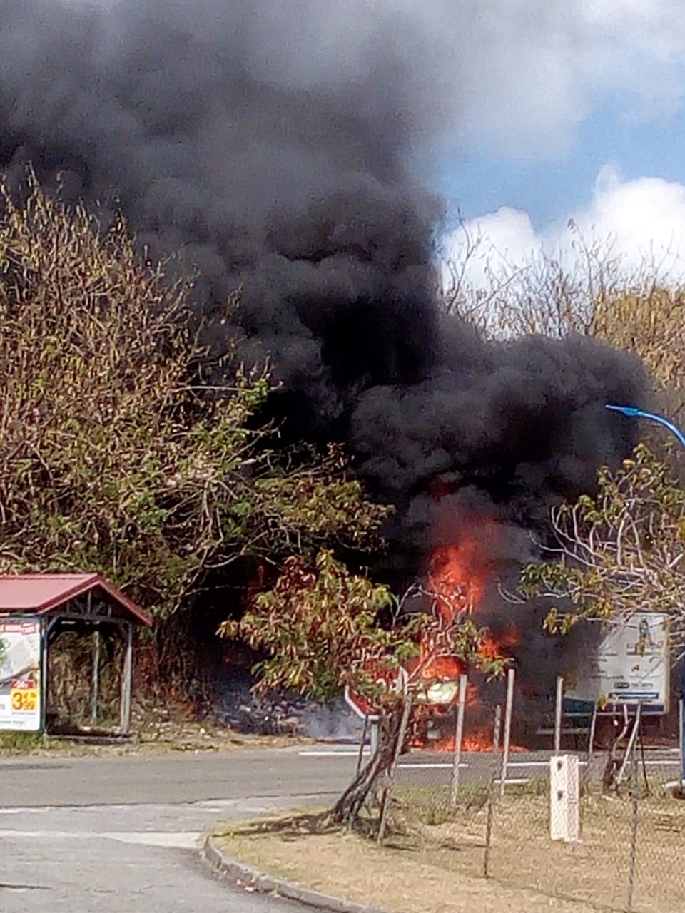 camionnette en feu