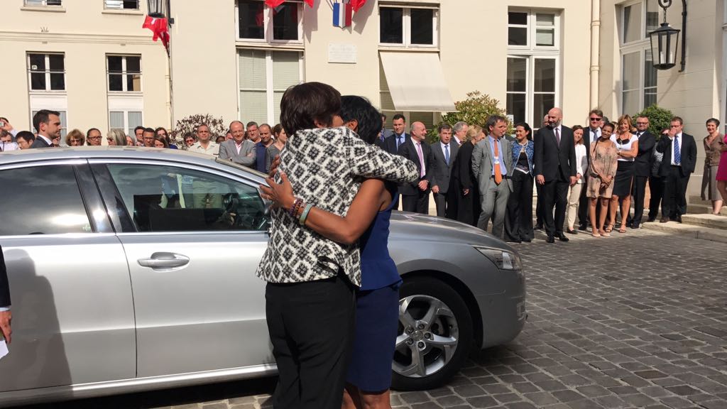 Annick Girardin et Ericka Bareigts lors de la passation des pouvoirs au ministère des Outre-mer