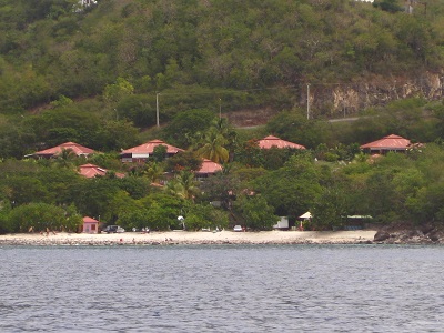 Le centre est e bordure immédiate de la plage 