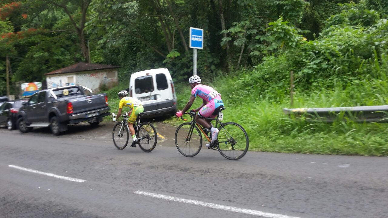 Jonathan jesus Salinas Duque et Brandon Baret-Ajax dans la descente de Gallochat.