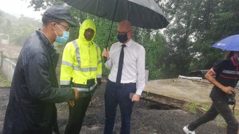 Visite du préfet à Sainte-Marie pour constater les dégâts des intempéries