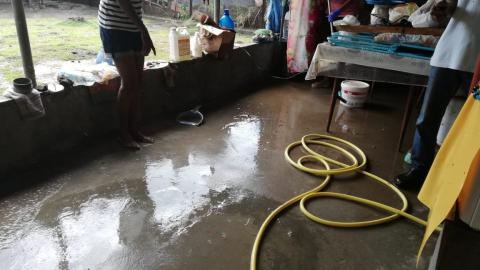 Nettoyage à la cité Belle Etoile au Vauclin après la montée des eaux