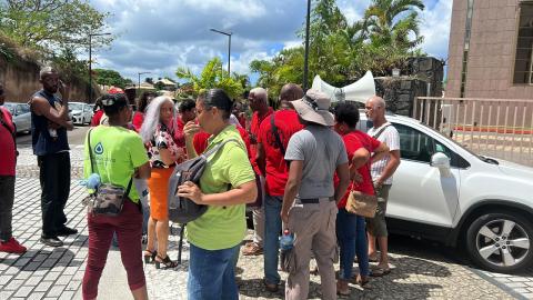 Salariés de Clean Building devant la CTM