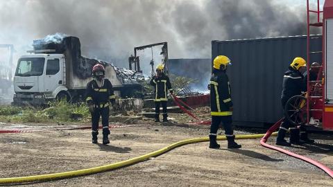 Incendie camions frigorifiques Ducos.