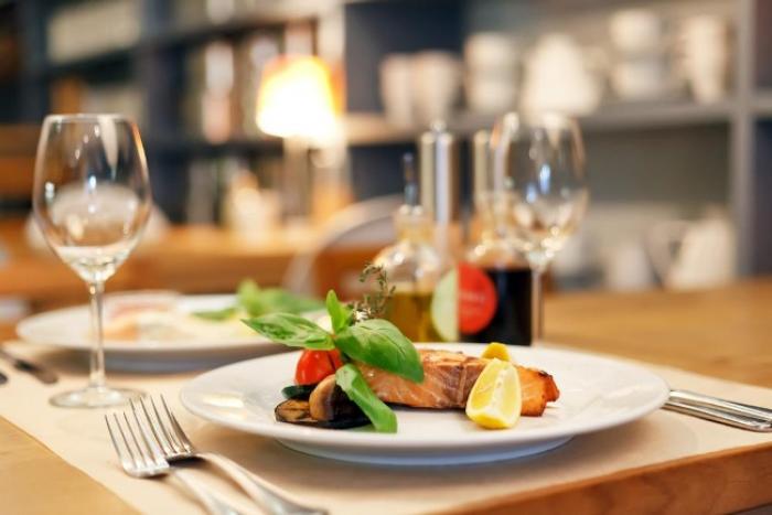 045QJMK-Employé polyvalent / Employée polyvalente de restaurant