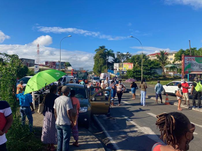 Mobilisation d'usagers aux impôts