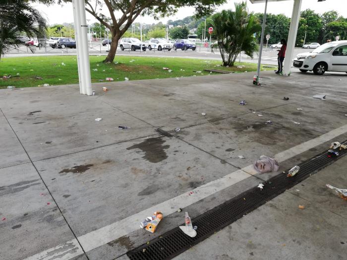 détritus gare routière carrère