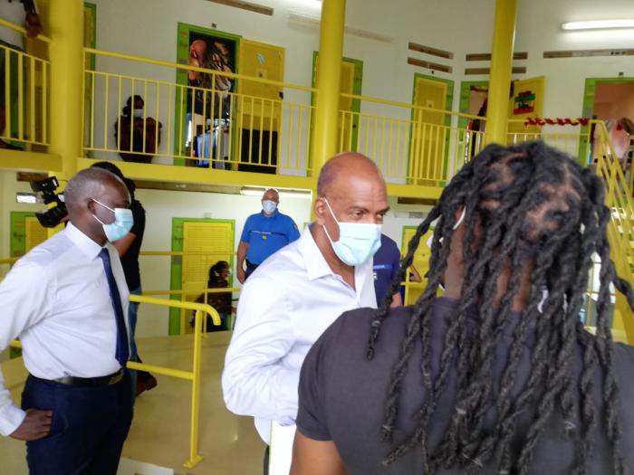 Serge Letchimy en visite à la prison