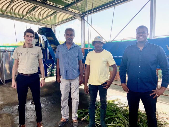 L'équipe de Papa Rouyo avec Xavier Piron, l'ambassadeur de marque, Jean-Marie Gobardan et Tim Sinesius, planteurs et Joris Galli, dirigeant de la brasserie Lekouz.