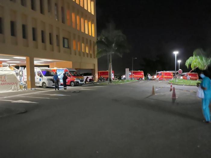 Pompiers devant les urgences