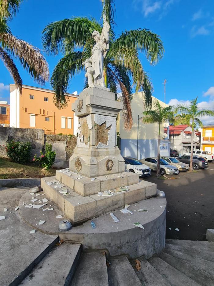 Monument aux morts vandalisé françois