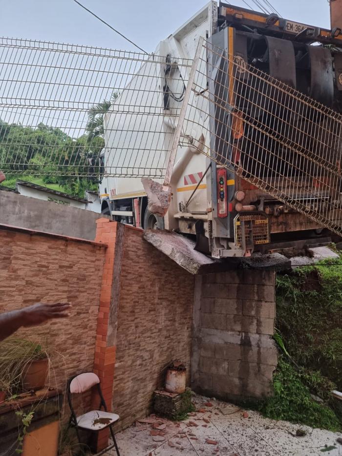 accident camion poubelle gros morne glotin