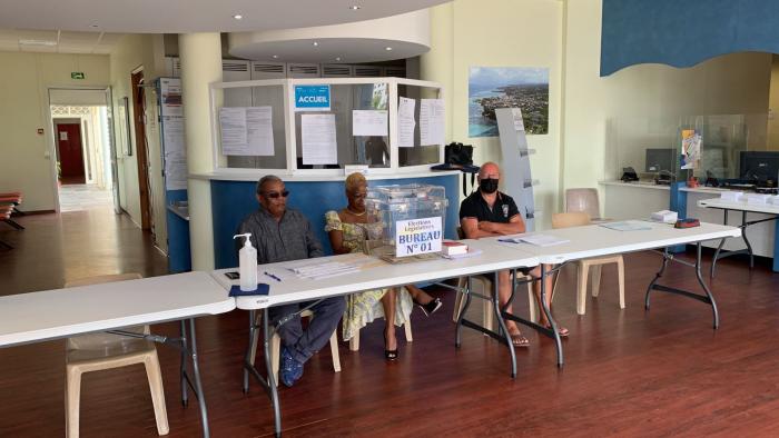 bureau de vote sainte anne guadeloupe 