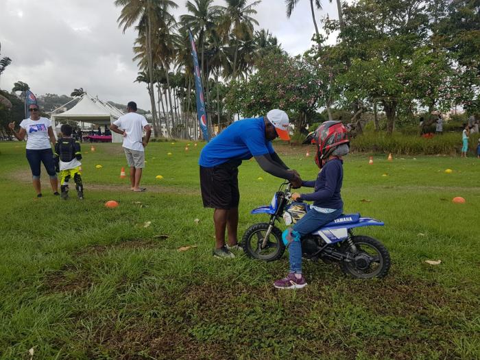 Journée mondiale des parents, activité moto