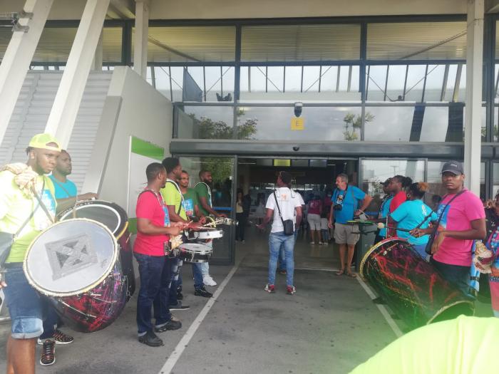 L'équipage Bwa Viré à son son arrivée à l'aéroport Aimé Césaire