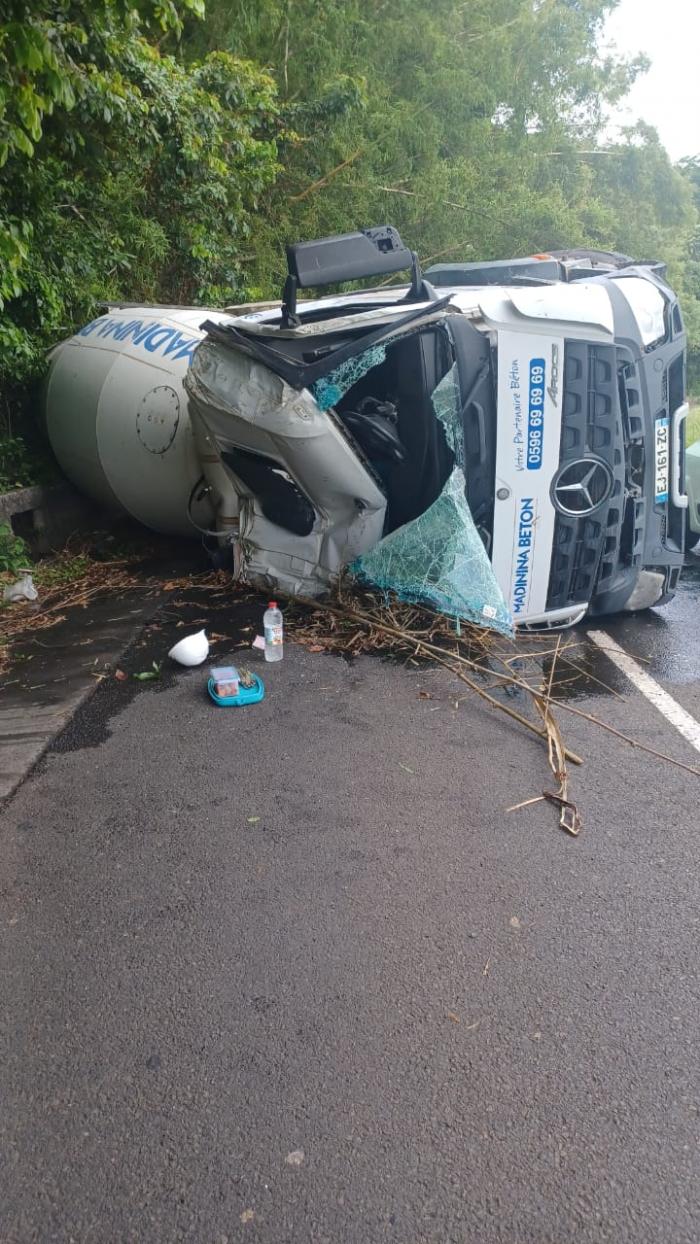 camion toupie renversé