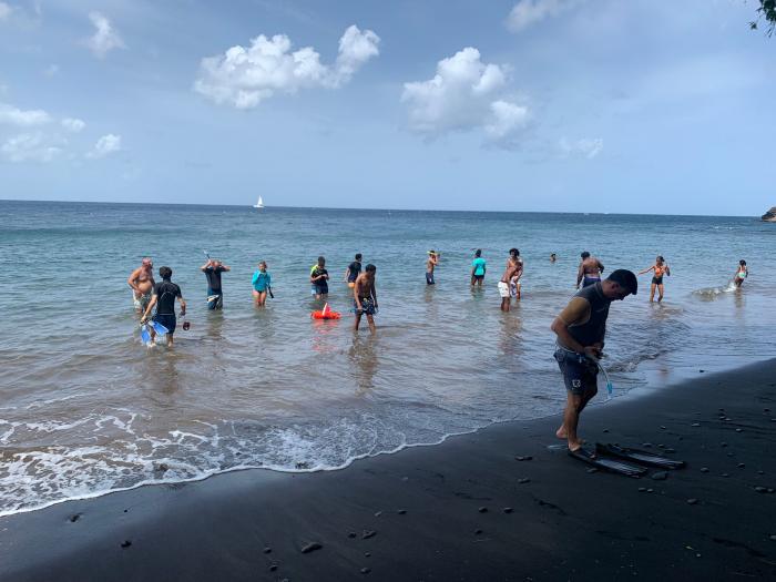 Les jeunes du camp Aimé Juston 972 se mettent à l'eau