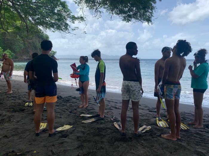 Les jeunes du camp Aimé Juston 972 à la rencontre des tortues