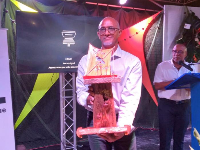 tour des yoles rondes de Martinique trophée