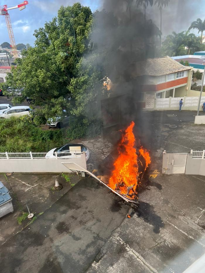 incendie voiture CLairière