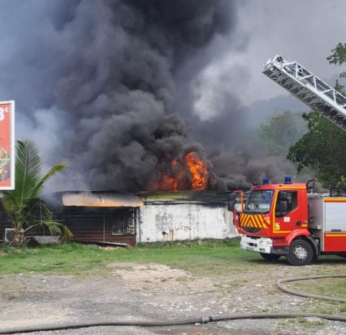gosier incendie flammes