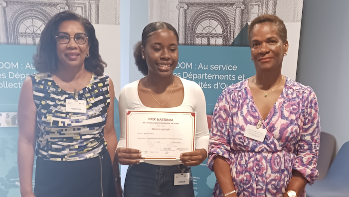 Andréa Angely, avec ses professeurs d'Economie et de Gestion