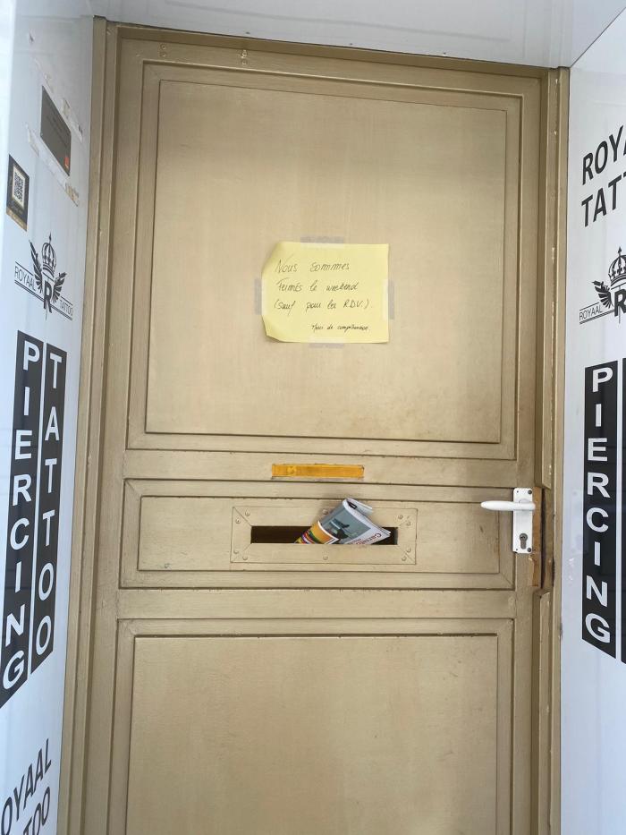 Royal Tatoo portes closes.