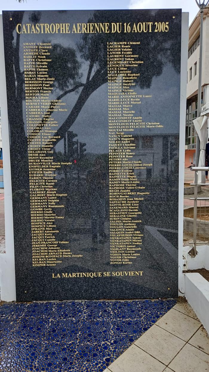 Hommage aux victimes du crash de Maracaïbo.