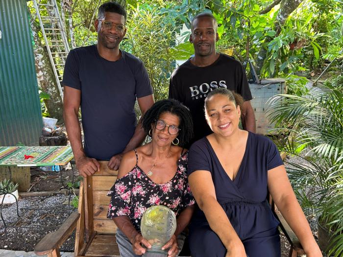 Famille avec trophée agroinnovation