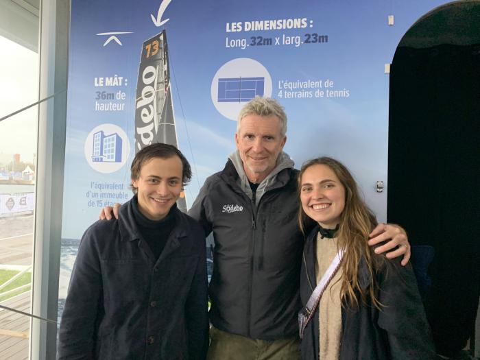 Caro et les garçons en mer avec Denis Brogniart