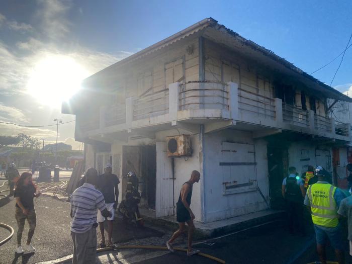 Incendie d'entrepôt au Moule