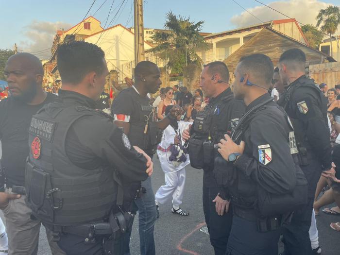 policiers carnaval de Basse-Terre