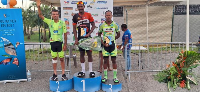Jordan Labejof du Team Energizer, 2e place pour Edwin Becerra Becerra de la PP UCS, et 3ème Anthony Rose-Elie, du VCF