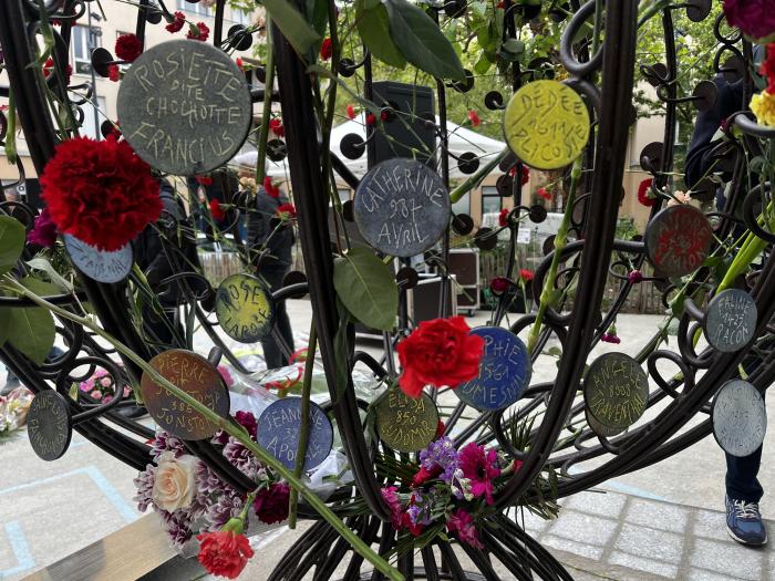 Le monument qui porte les noms de 213 esclaves, restauré et déplacé à Saint-Denis