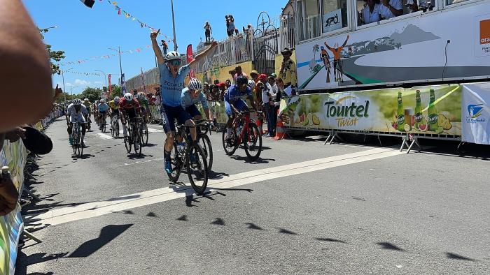sprint peloton 1ère étape du Tour Cycliste de Guadeloupe