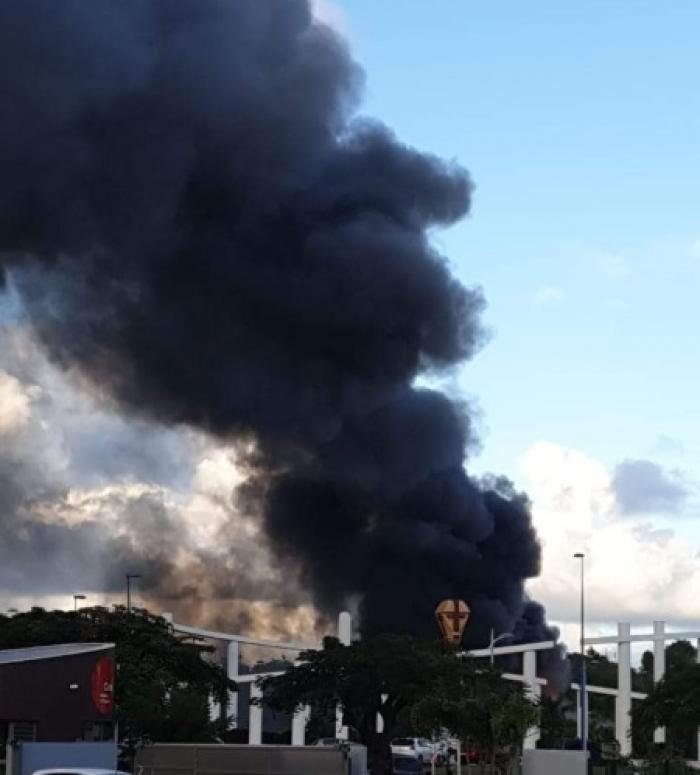 4 maisons en feu au niveau du rond point de Blanchard
