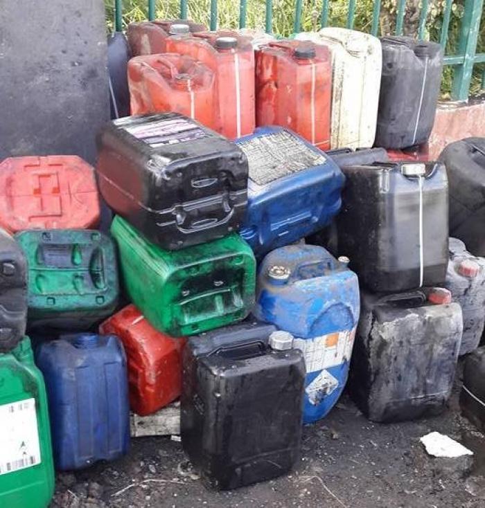 45 bidons d'huile usagers déposés à Dillon