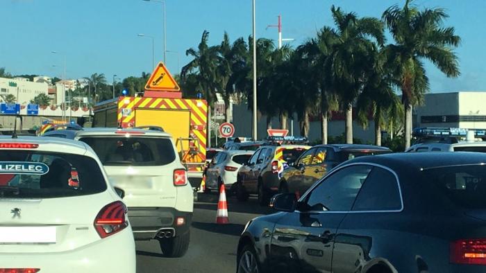 Accident de moto sur l'autoroute. Un blessé grave
