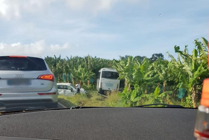 Accident entre un bus et une voiture à Mangot-Vulcin