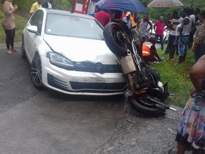 Accident entre une voiture et une moto au Gosier