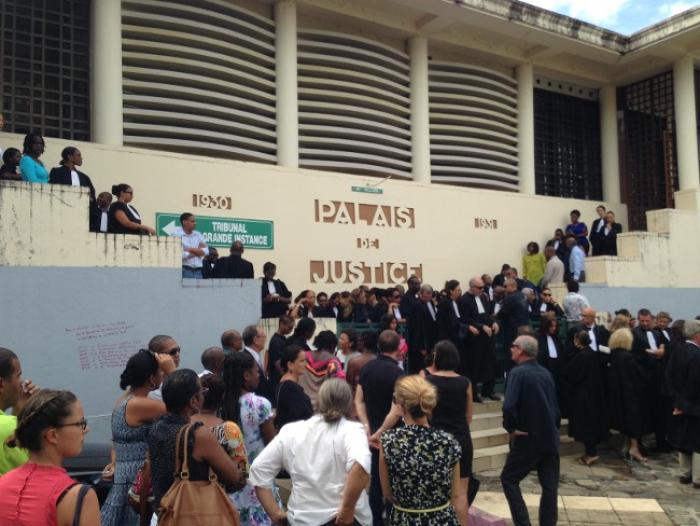 ATTENTATS DE PARIS : Le personnel judiciaire a rendu hommage aux victimes