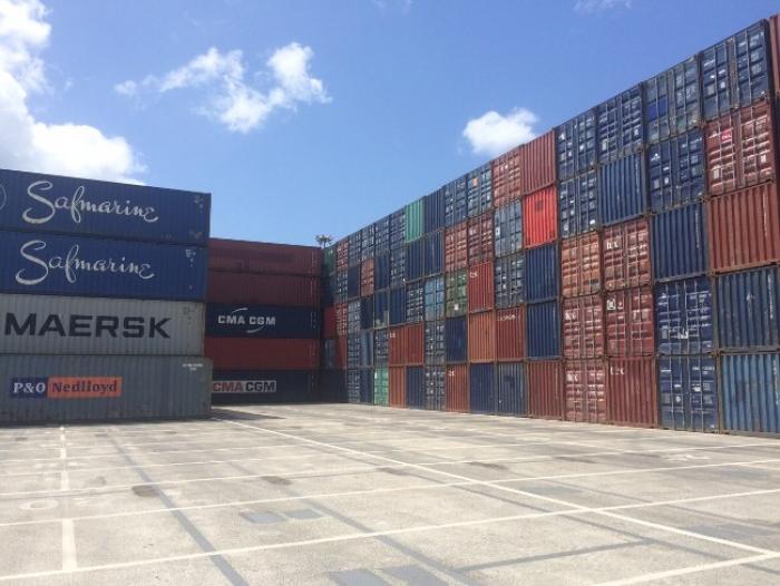 Barrage filtrant sur le Port : "Nous sommes français"