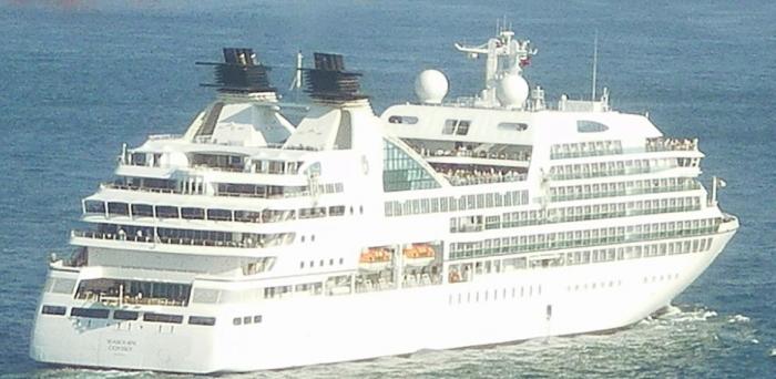 Basse-Terre sur le pont pour accueillir le premier bateau de croisière