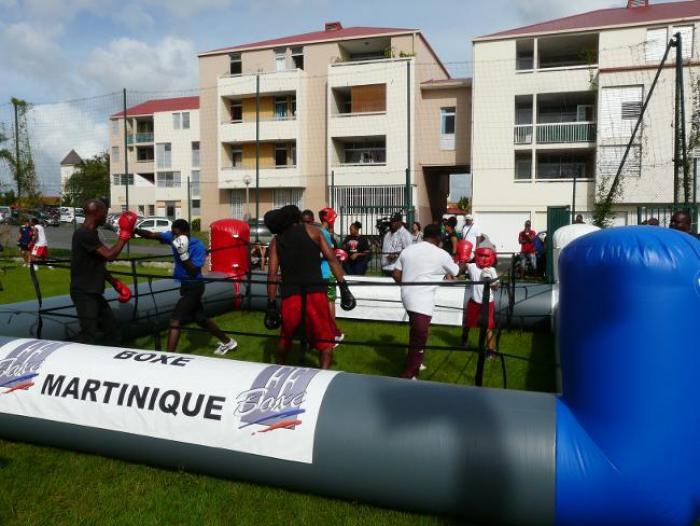 Boxe : un ring gonflable et mobile pour la Martinique