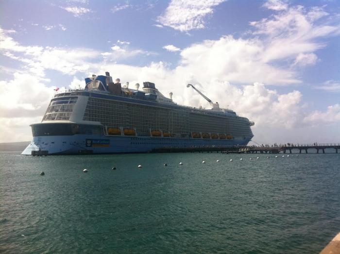 "Celebrity Equinox" contraint de faire escale à Fort-de-France à cause d'Irma