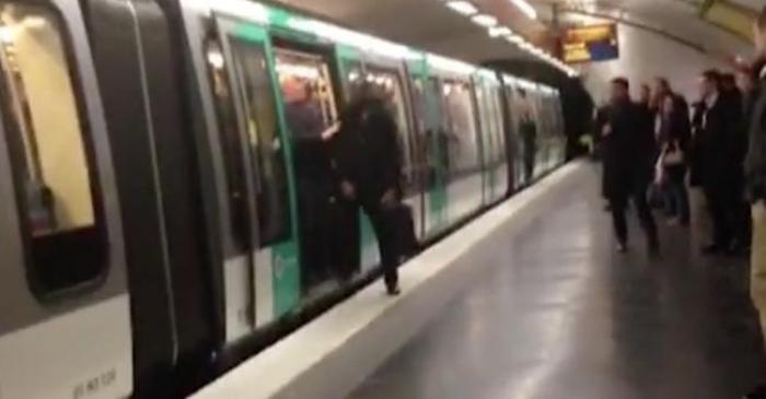 Comportement raciste des supporters de Chelsea dans le métro parisien