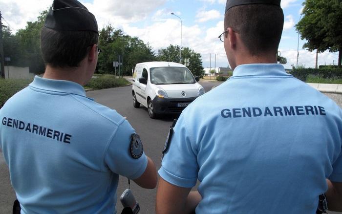 Convoqué pour conduite sans permis, il repart au volant de sa voiture