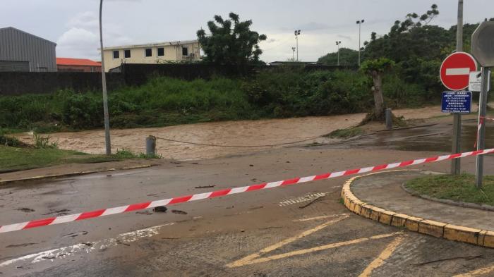 Des enfants mis en sécurité à l'école de l'Anse Madame suite à une inondation